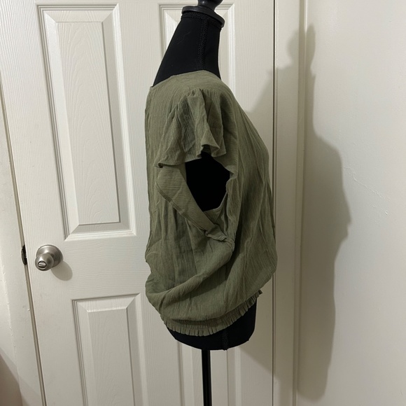 Michael Kors Olive Green Flutter Sleeve Blouse With Gold Zipper Size Large - Picture 4 of 6